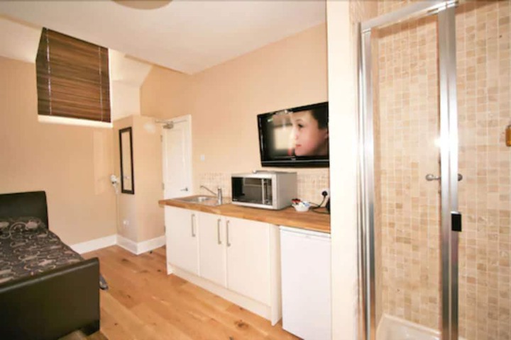 Room 12 of 28