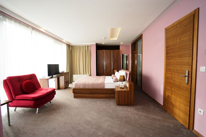 Room 16 of 53