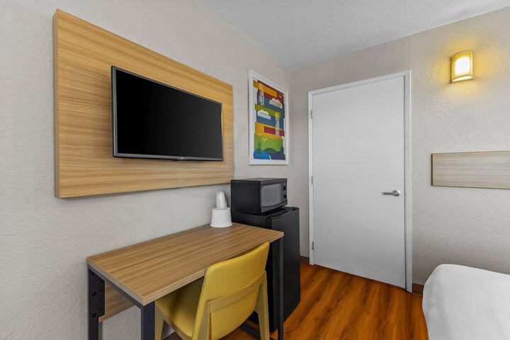 Room 30 of 64