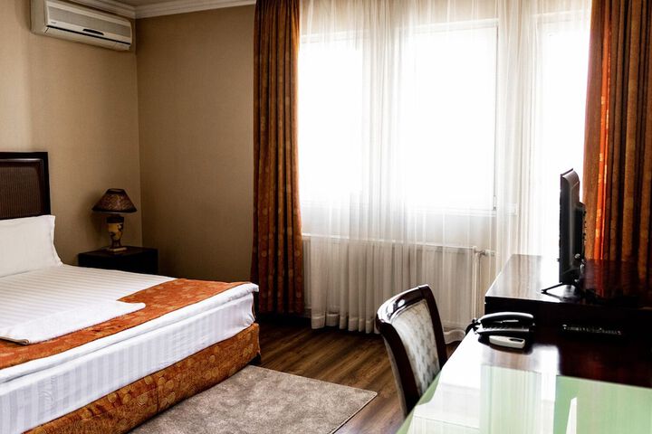 Room 15 of 19