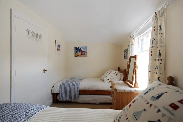 Room 6 of 14
