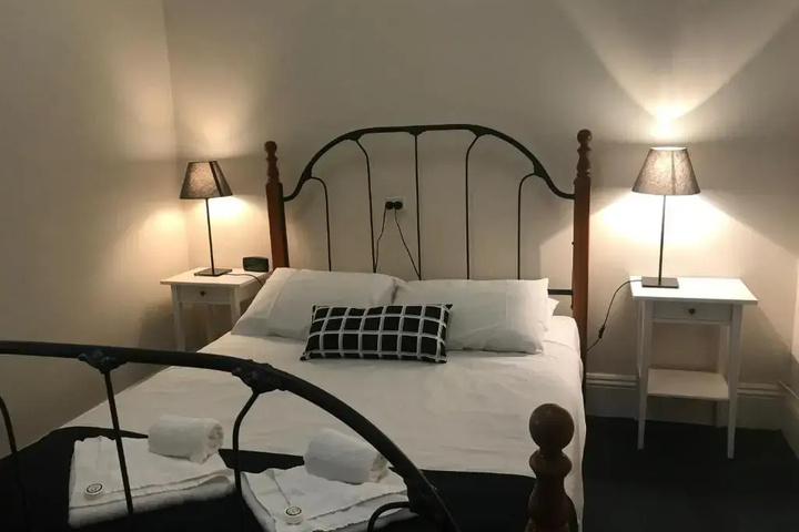Room 9 of 11
