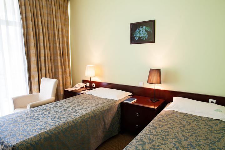 Room 3 of 49