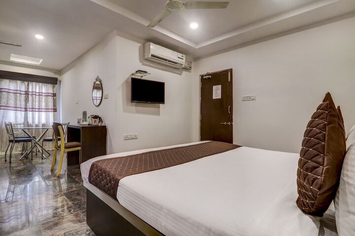 Room 8 of 12