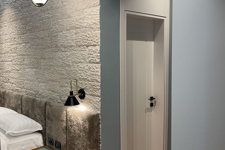 Room 6 of 26
