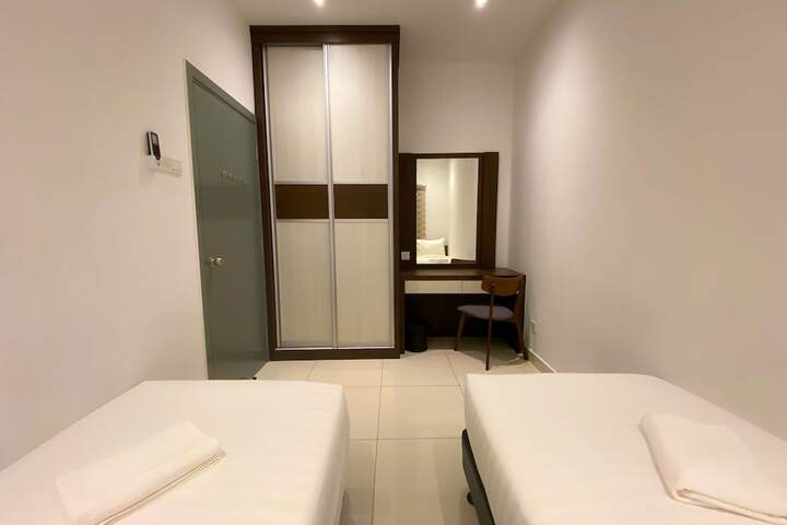 Room 17 of 49