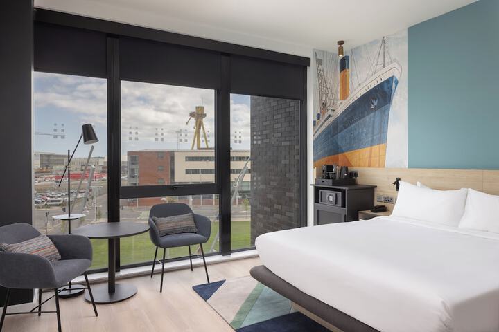 Room 8 of 80