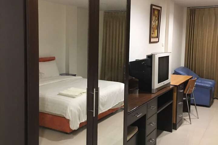 Room 35 of 68