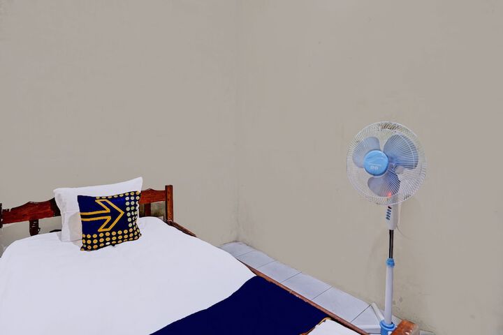 Room 12 of 25