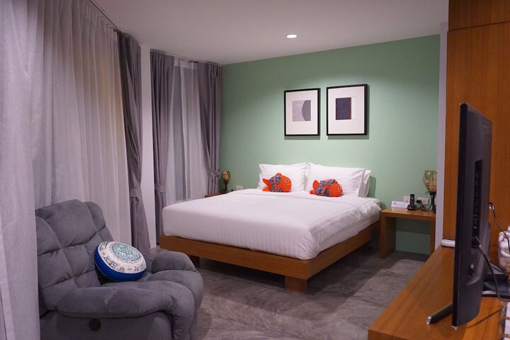 Room 33 of 49