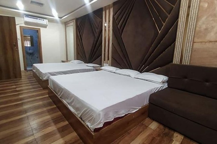 Room 9 of 19
