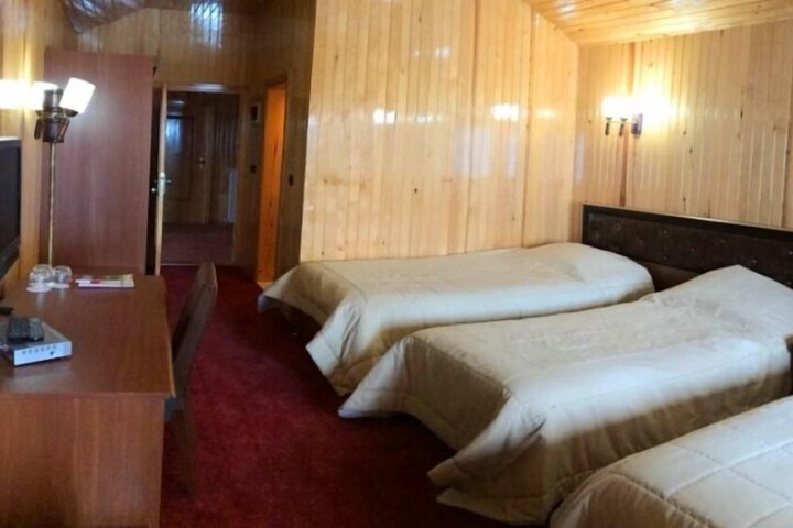 Room 10 of 26