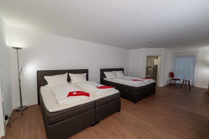 Room 6 of 17