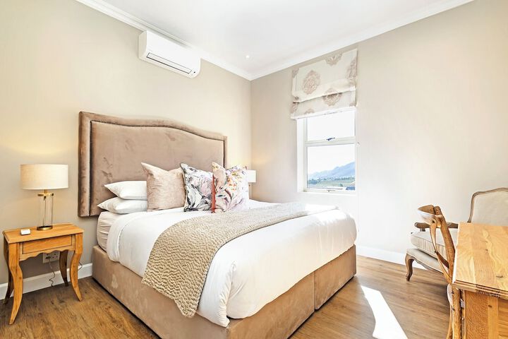 Room 44 of 220