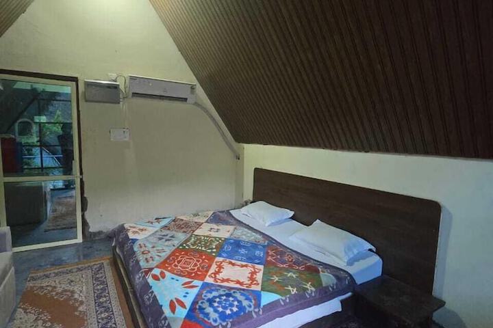Room 9 of 38