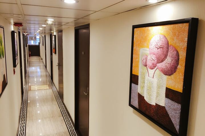 Ballroom/Hall 69 of 73