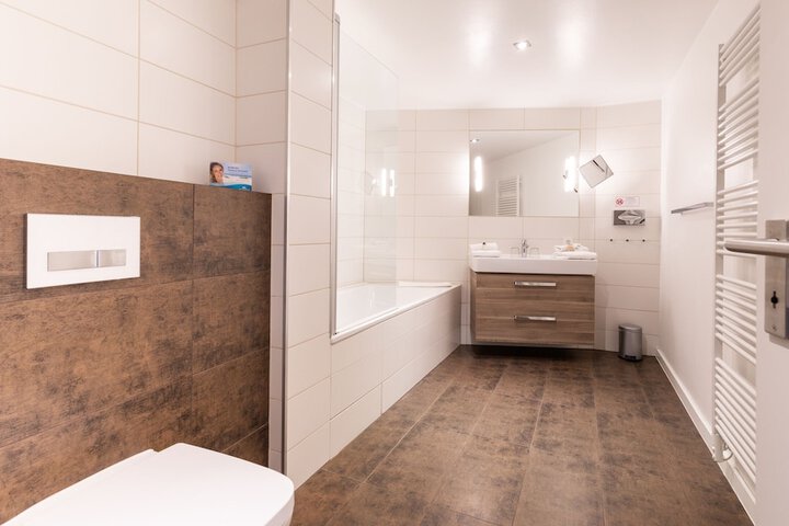 Room 15 of 50