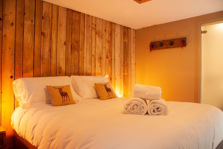Room 3 of 16