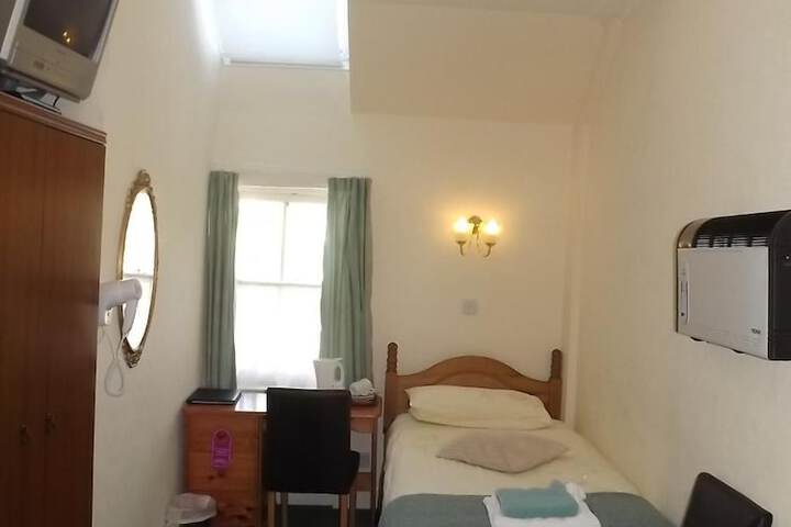 Room 27 of 52