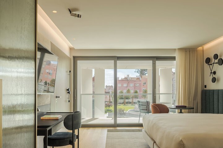 Room 7 of 80