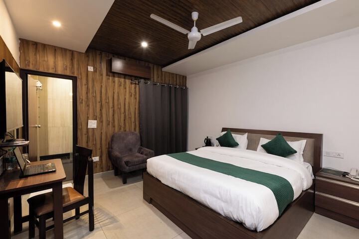 Room 8 of 25