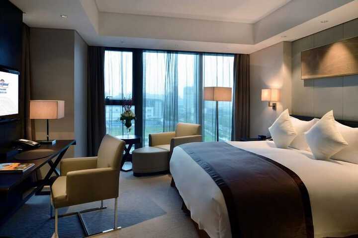 Room 10 of 23
