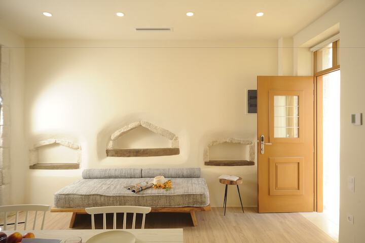 Room 17 of 46
