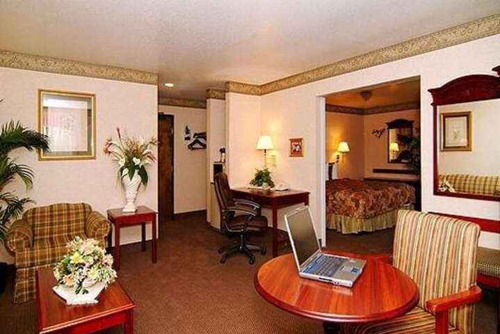 One-bedroom suite with king bed