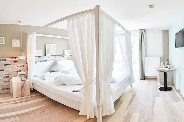 Room 10 of 49