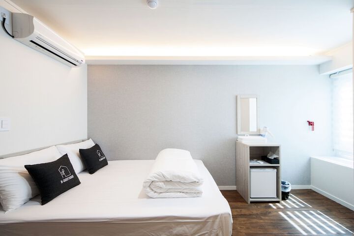 Room 15 of 44