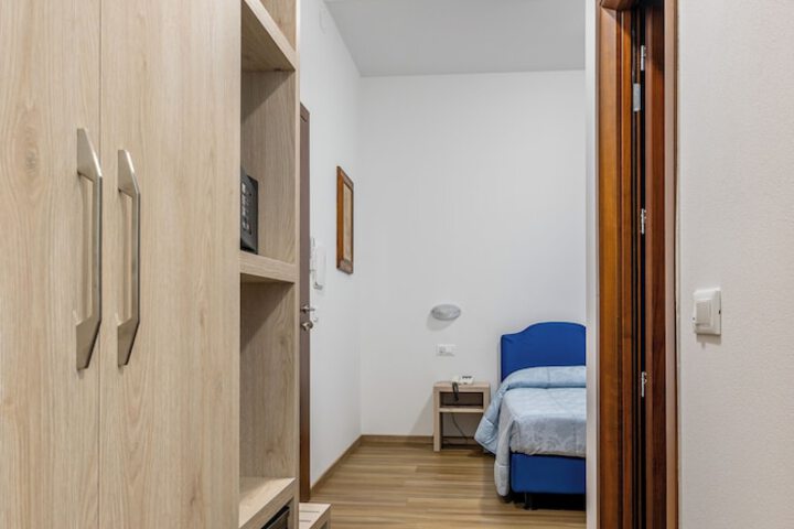 Room 25 of 67
