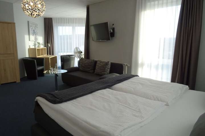 Room 7 of 37