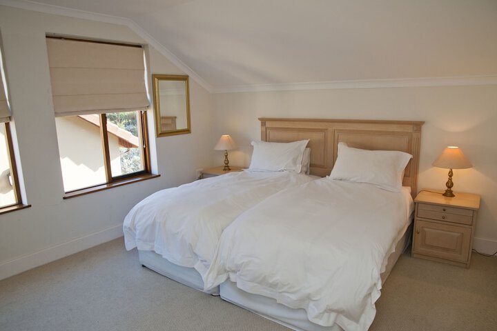 Room 4 of 18