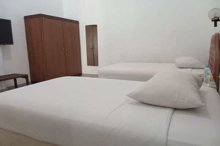 Room 10 of 25