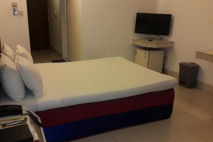 Room 13 of 27