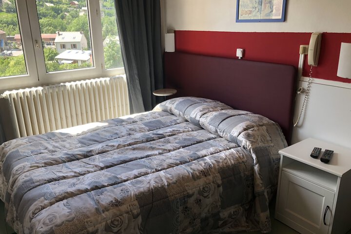 Room 11 of 28