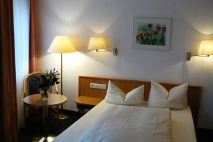 Room 15 of 32