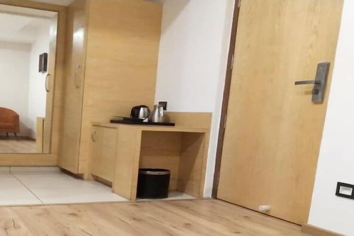 Room 9 of 15
