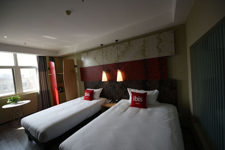 Room 5 of 25