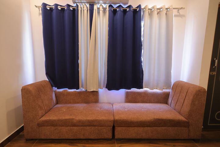 Room 2 of 28