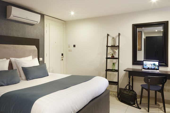 Room 16 of 40