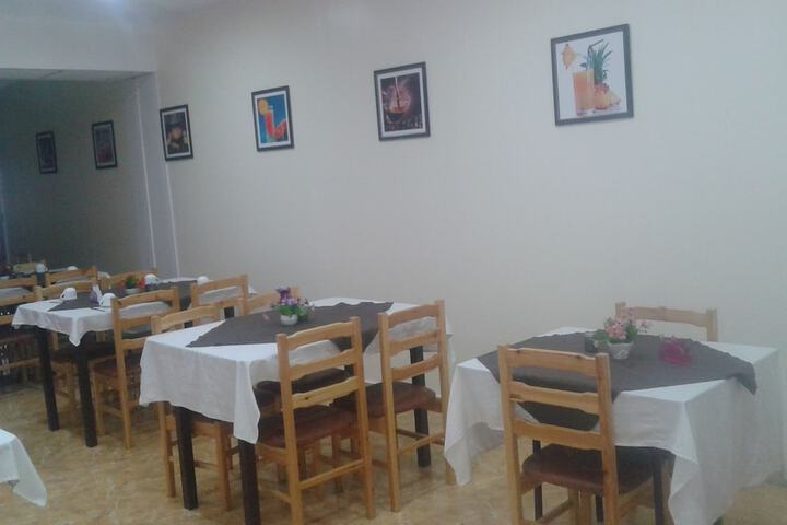 Dining 7 of 11