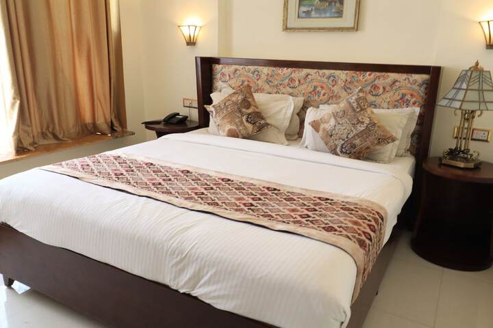 Room 3 of 32