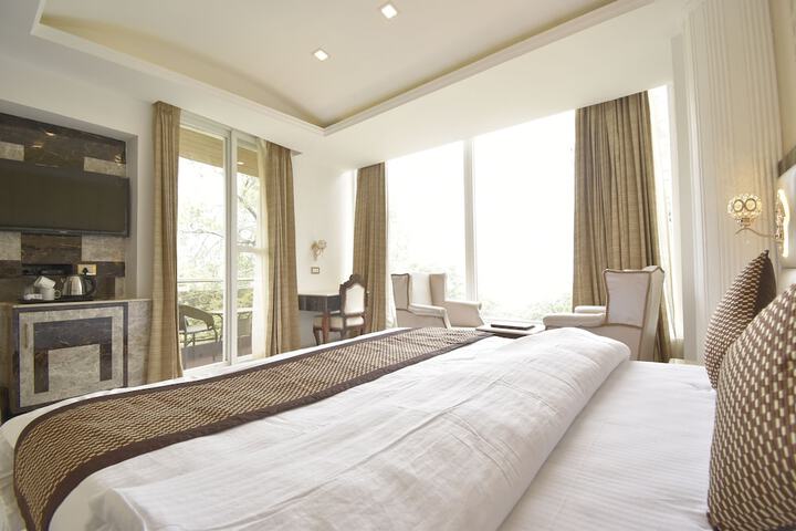 Room 42 of 111
