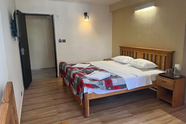 Room 5 of 28
