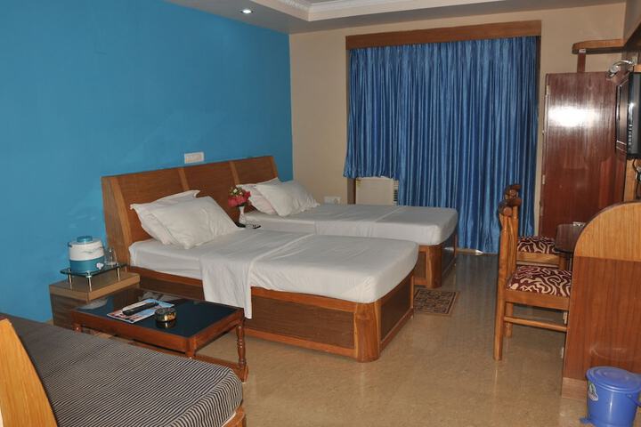 Room 4 of 18
