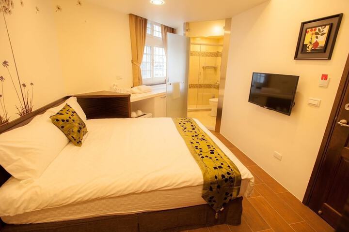 Room 3 of 18