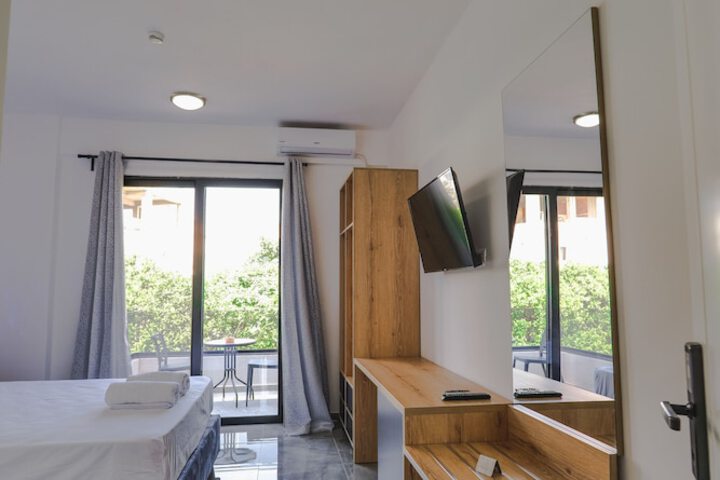 Room 4 of 62