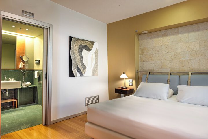 Room 7 of 73