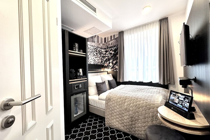 Room 35 of 194